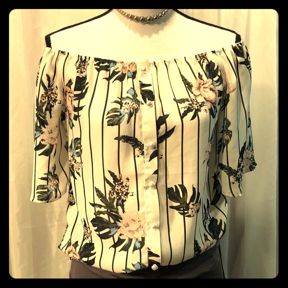 Daytrip Light Cold Shoulder Option Flowered Top - Picture 1 of 8